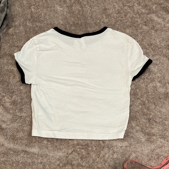 White tshirt - Picture 2 of 4